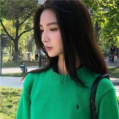 她的微笑像颗糖
